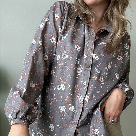 Vintage Allure Collard Floral Button Up Blouse Grey/Purple - Picture 4 of 6